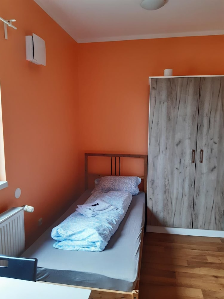 2-Rent Group Hostel Rooms&Apartments TUB19A