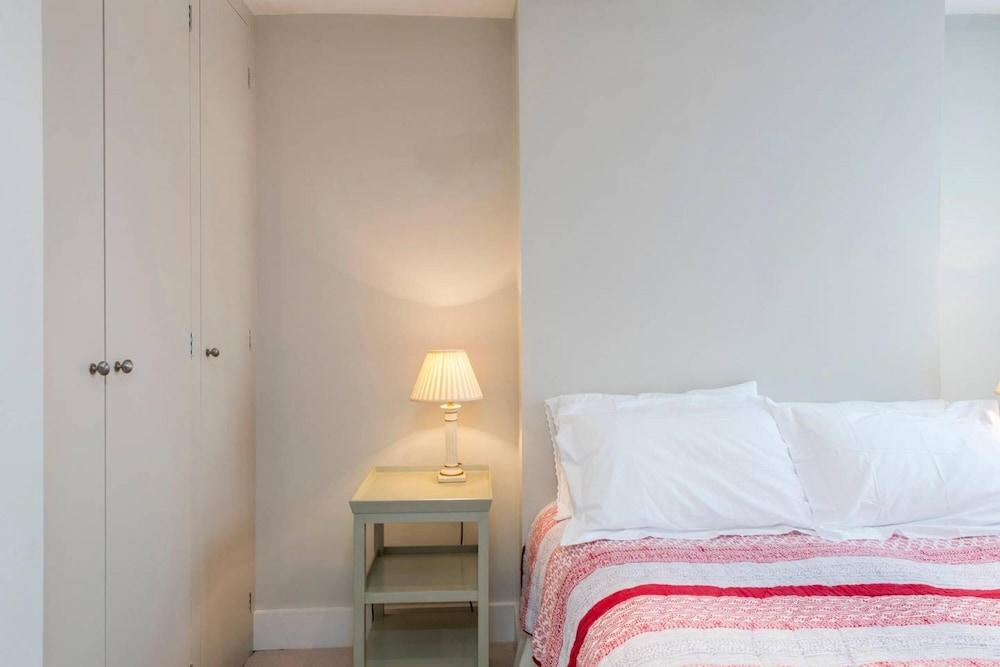 Delightful 2-bed Home Fulham