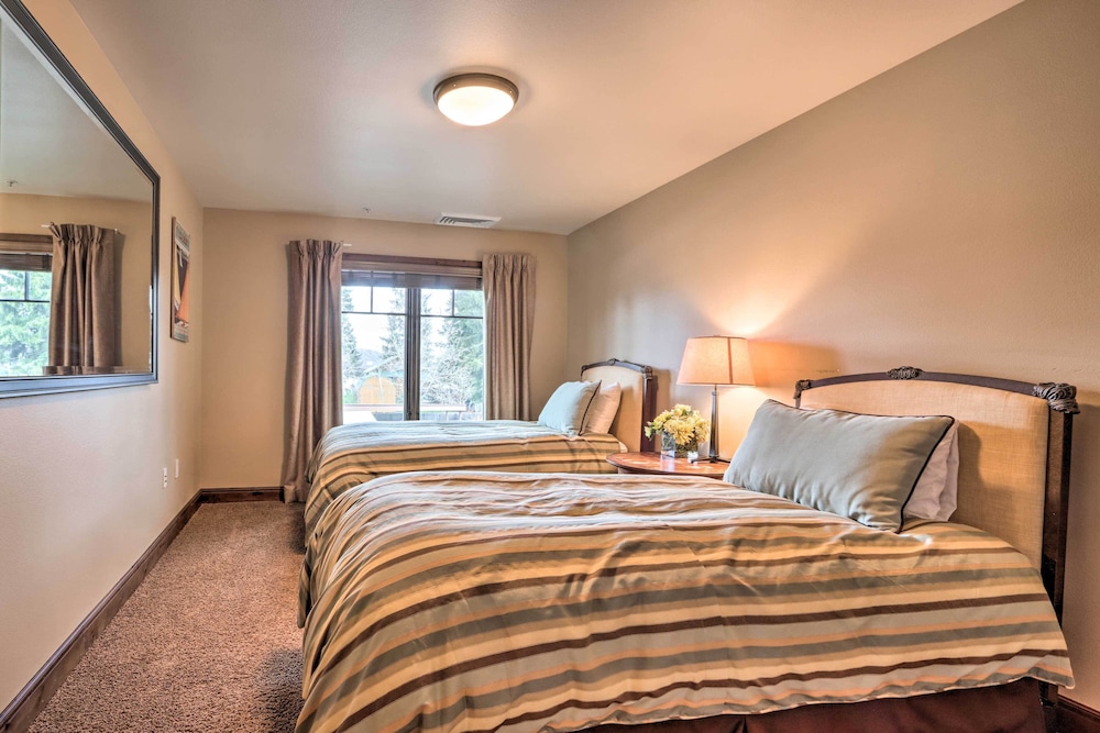 Central Mccall Getaway: Walk to Payette Lake! view 4