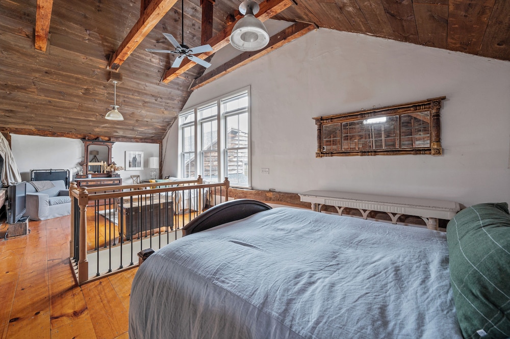 Renovated Grand Woodstock Barn