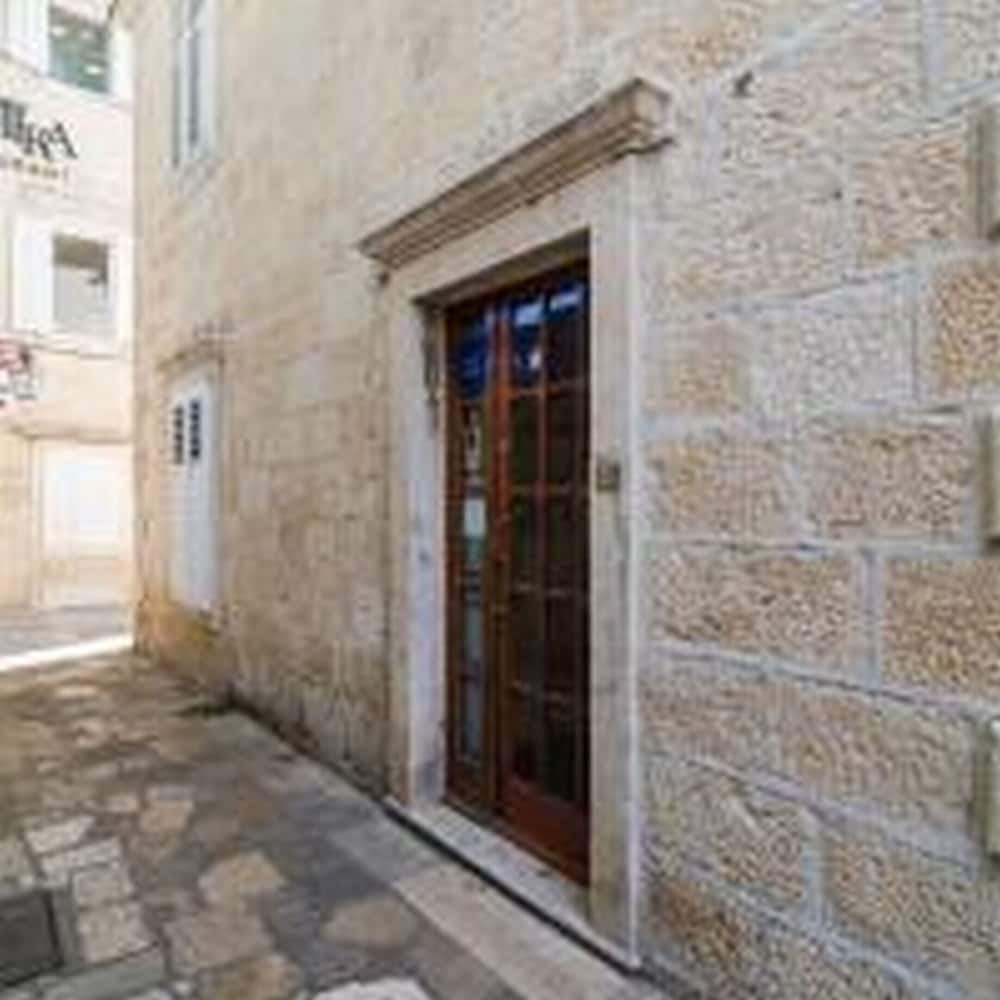 Rooms Lovrijenac