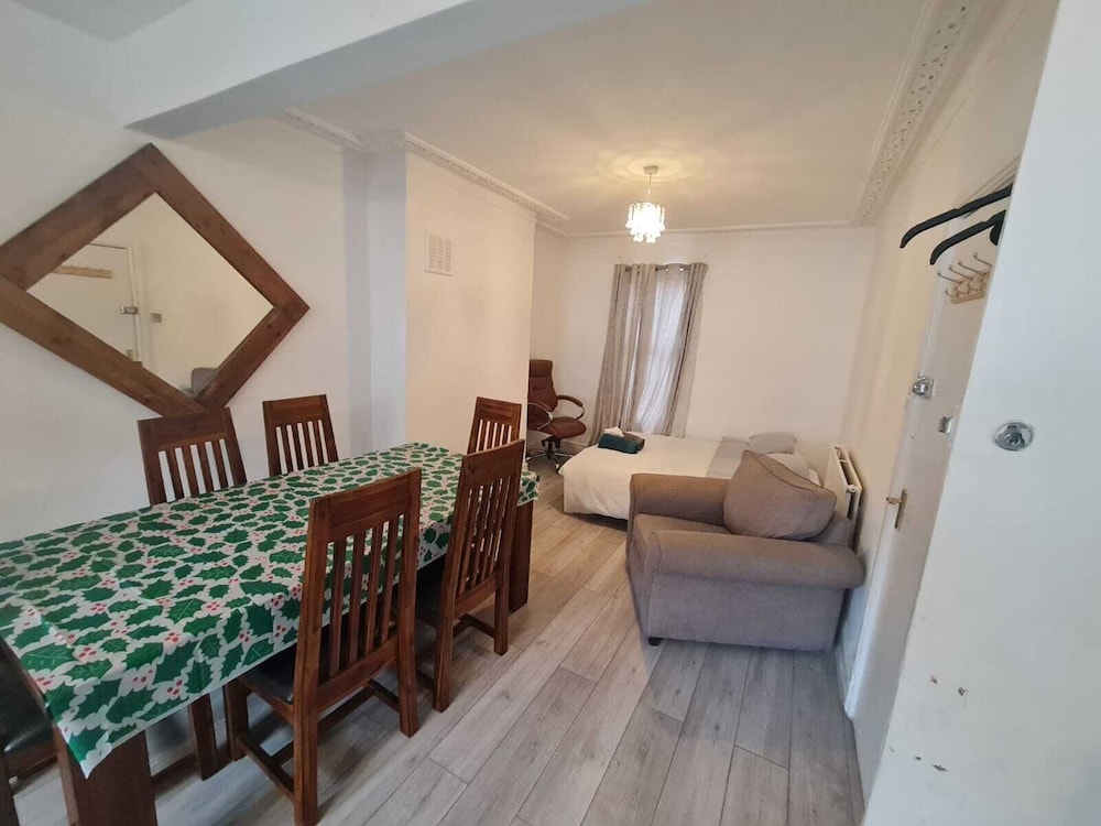 3-bed House in London Self-contained in Ladywell