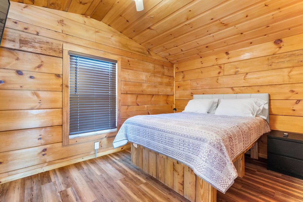 Edinboro Lake Resort Cabins