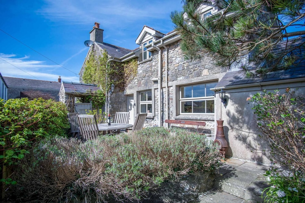 Fern Cottage - 2 Bedroom Cottage - St Florence