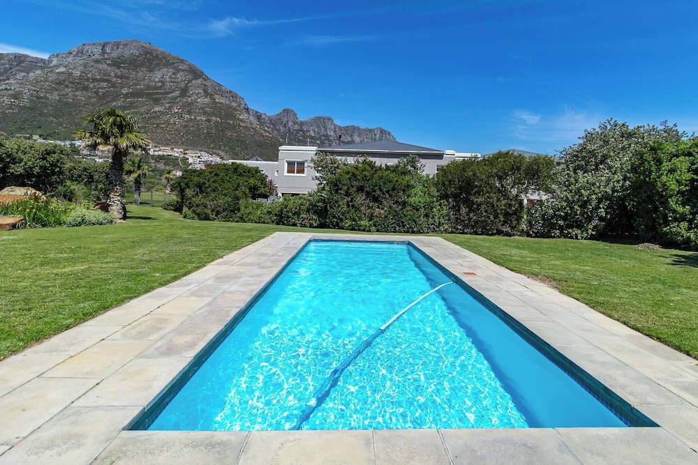 Beachfront Villa Sea Breeze, Hout Bay, Cape Town