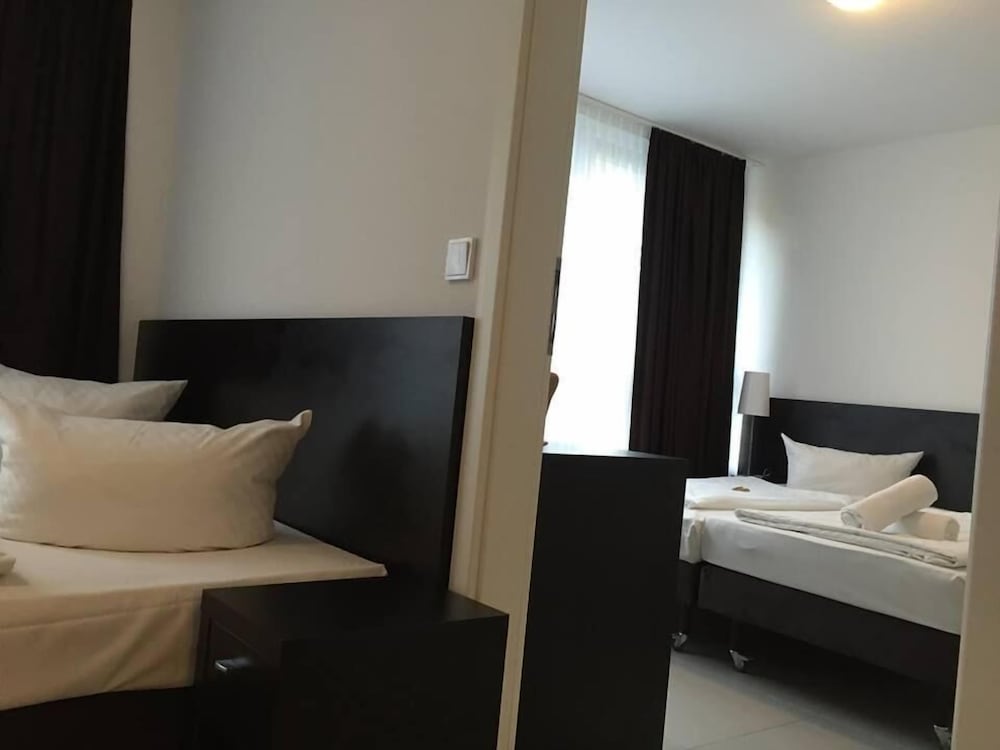 Frankfurt Vacations - Mosel Hotel Frankfurt - Property Image 13
