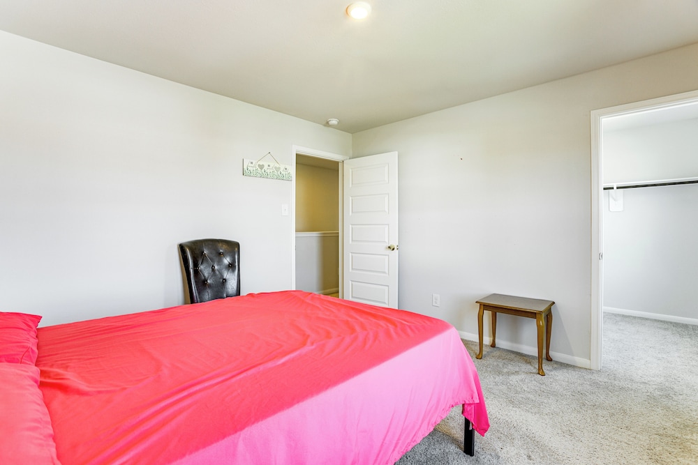 Near Hiking & Fishing: Airy Retreat in Cleveland!