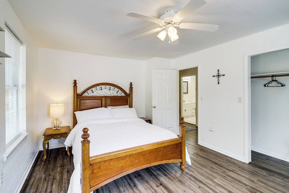 1 Mi to Downtown & Shopping: Quiet Brenham Home