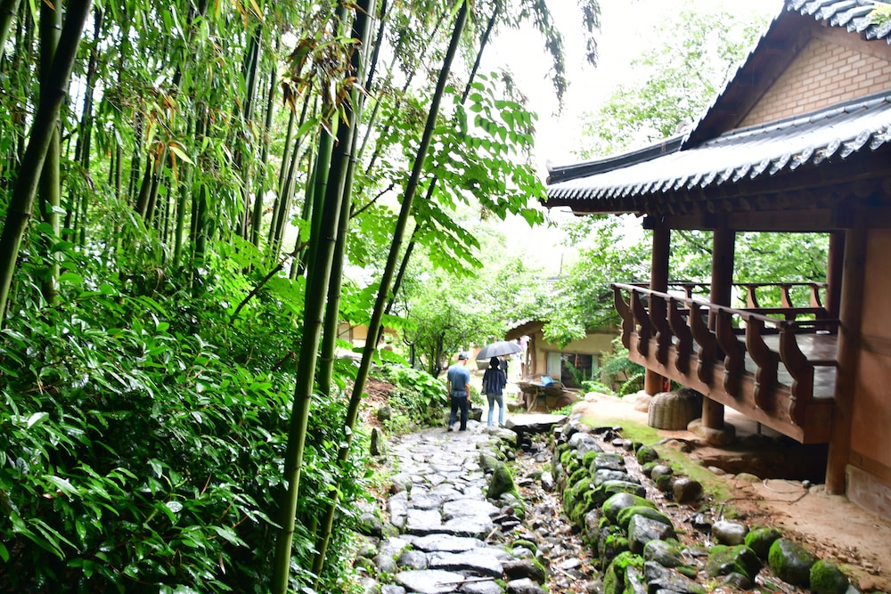 Nogodan Guesthouse & Hotel