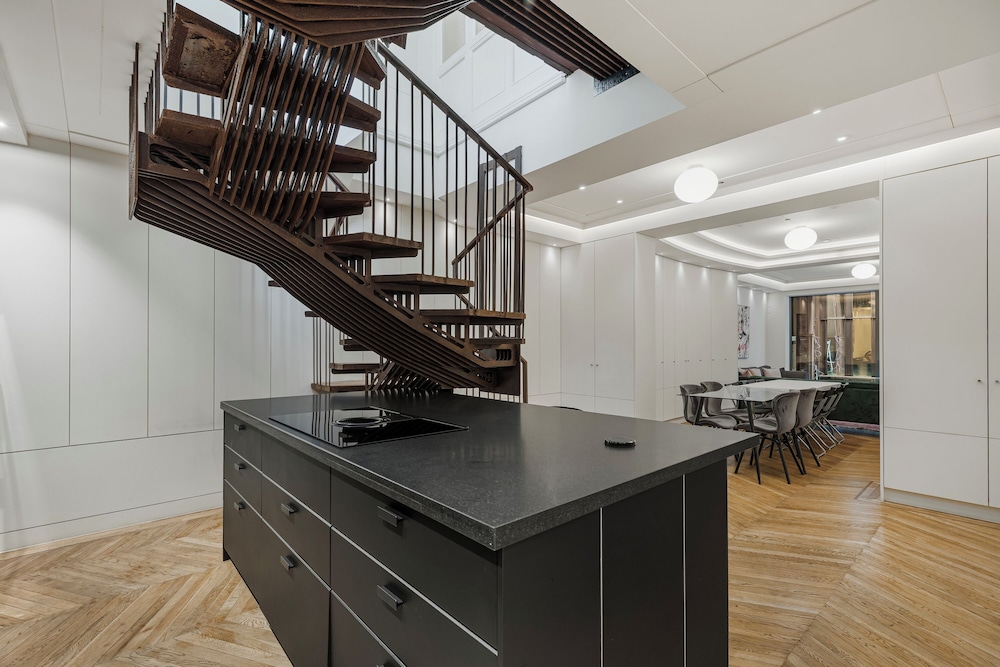 Spacious 5 Bdrm Townhouse in Camden