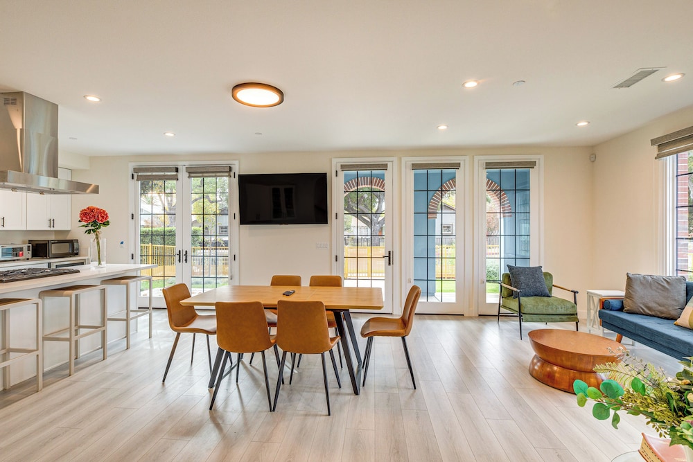 Shop, Dine & Explore Pasadena! Newly Built Home