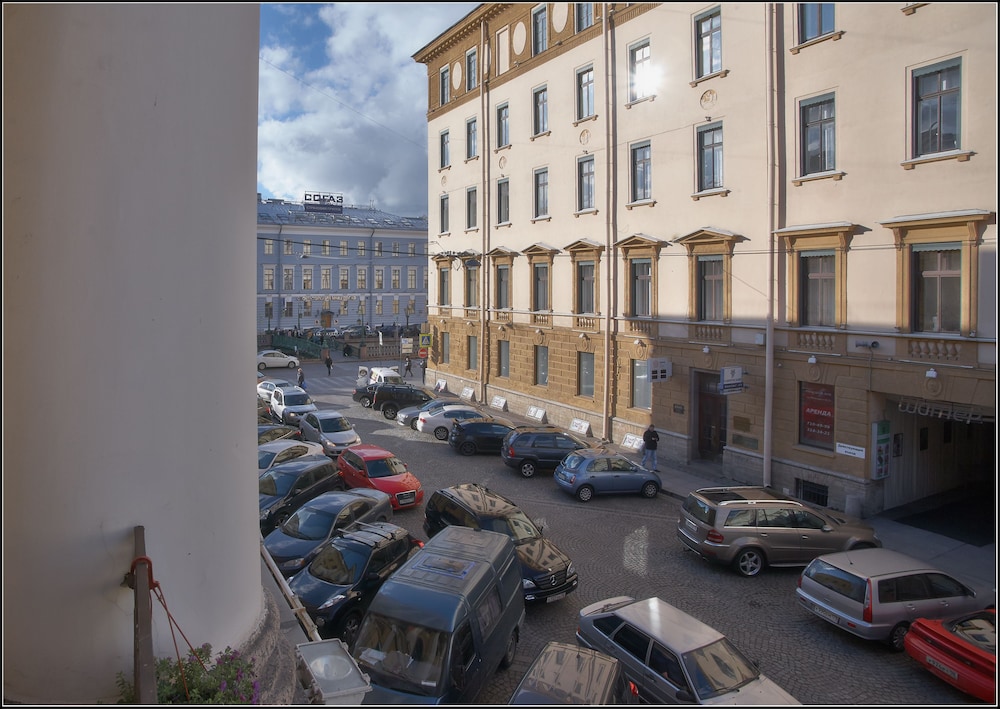Apart Hotel on Italianskaya 1
