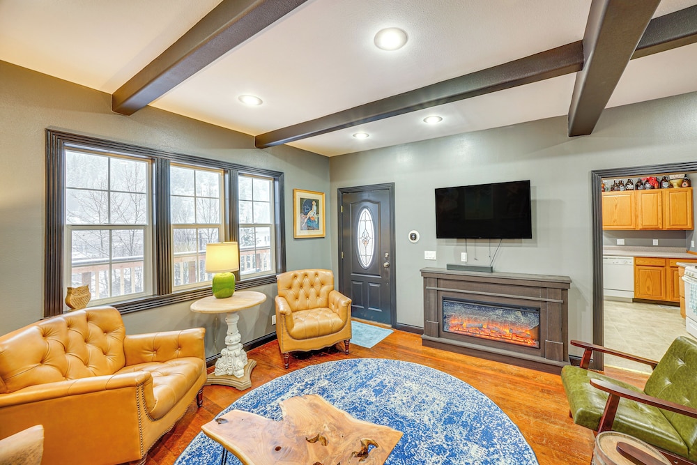 13 Mi to Skiing: Downtown Wallace Home w/ Deck