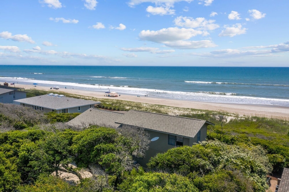 The Green Flash 4 Bedroom Home by RedAwning view 4