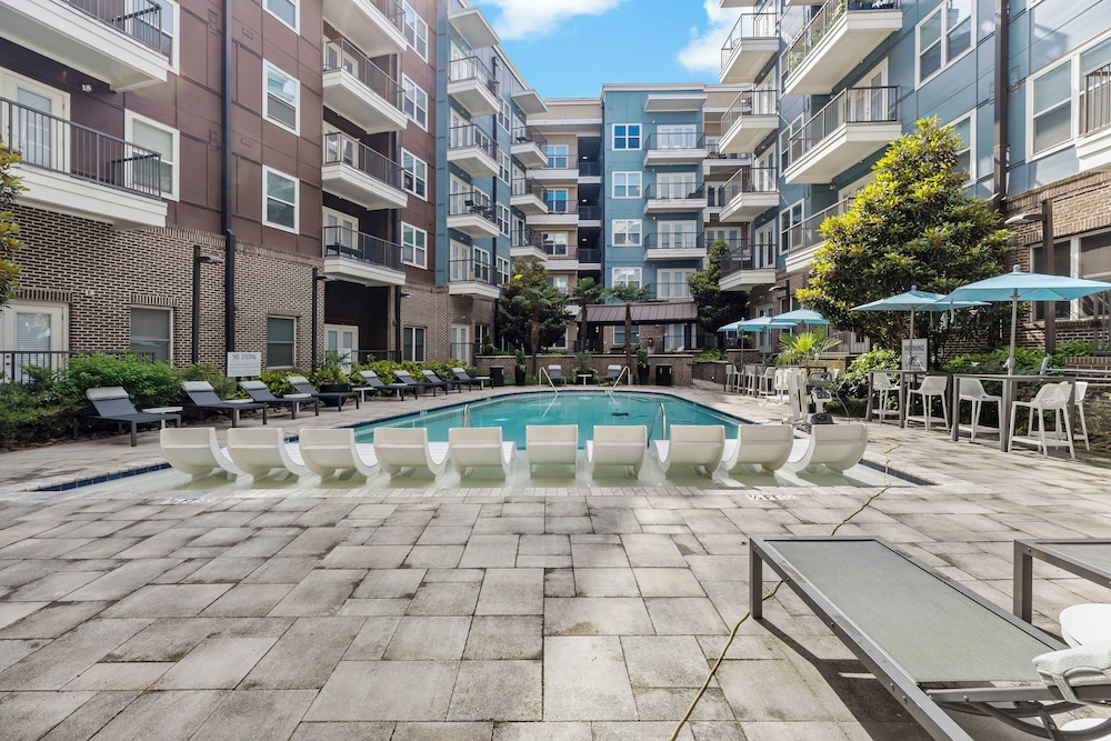 ROVE LIVING/KB - Midtown205