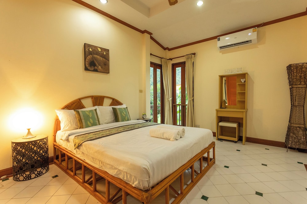 Thai-Style Villa with Charm V114