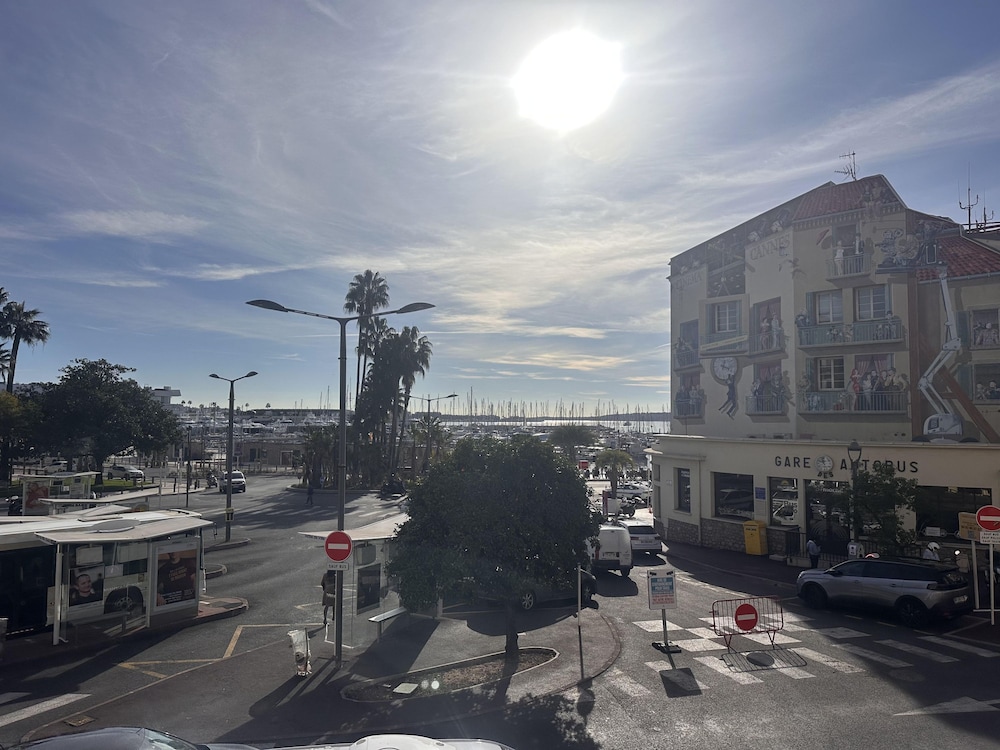Very Charming Studio Apartment on Port in Cannes a Short Walk to Palais With Aircon and Internet - 411