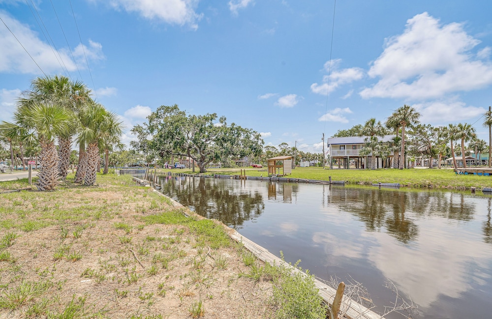 Gulf of Mexico Beach Cottage: Walk to Boat Ramp! view 4