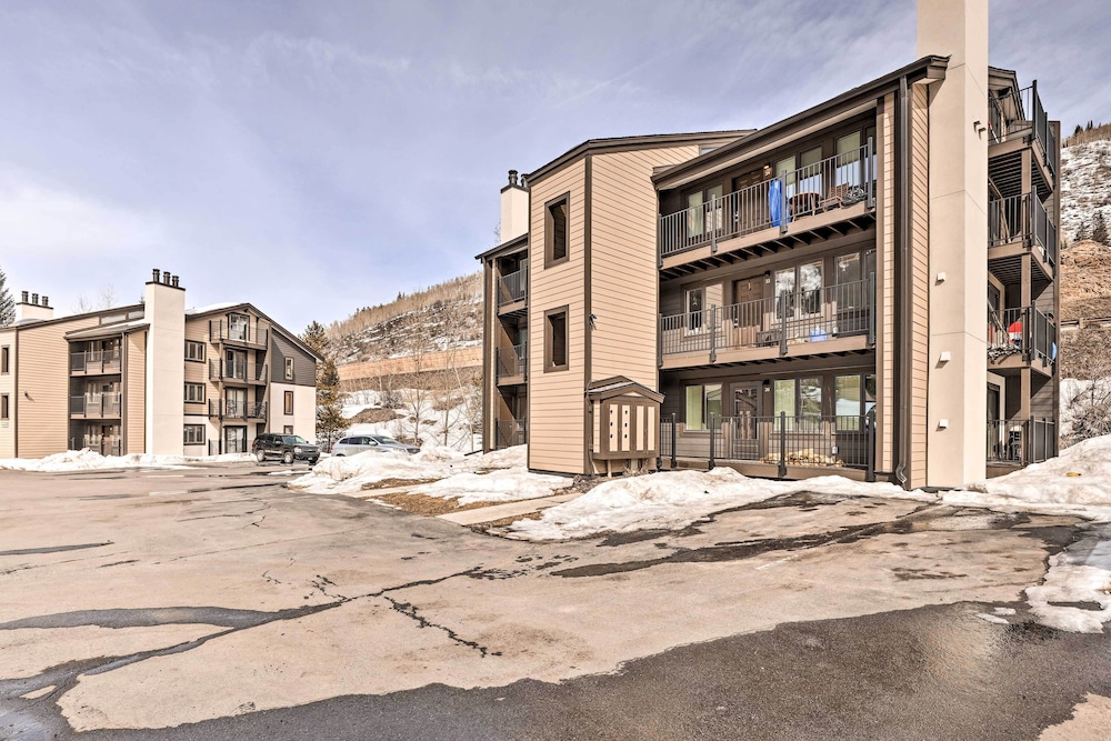 Cozy East Vail Condo ~ 6 Mi to Vail Village!