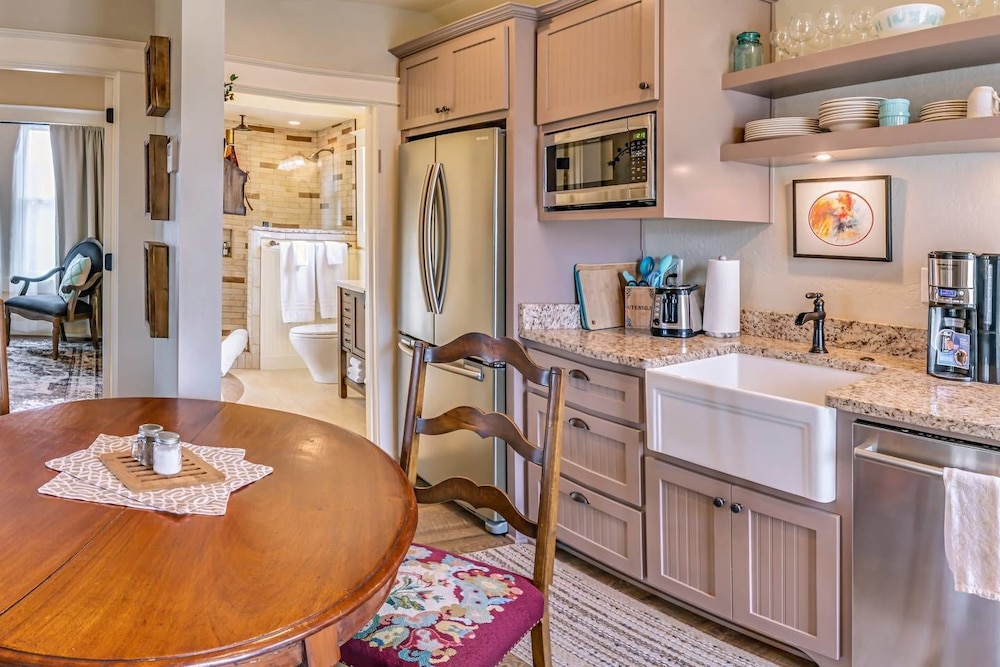 Ashland Vacations - Redtail Suites'red' Mccall Suitetesla Station - Property Image 14