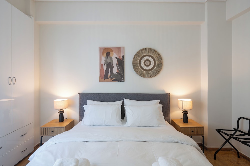 Luxury Comfort in Pagrati - 5 min to Varnava Square