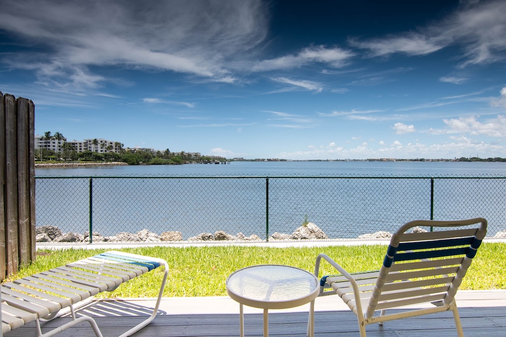 Palm Beach Waterfront Suites