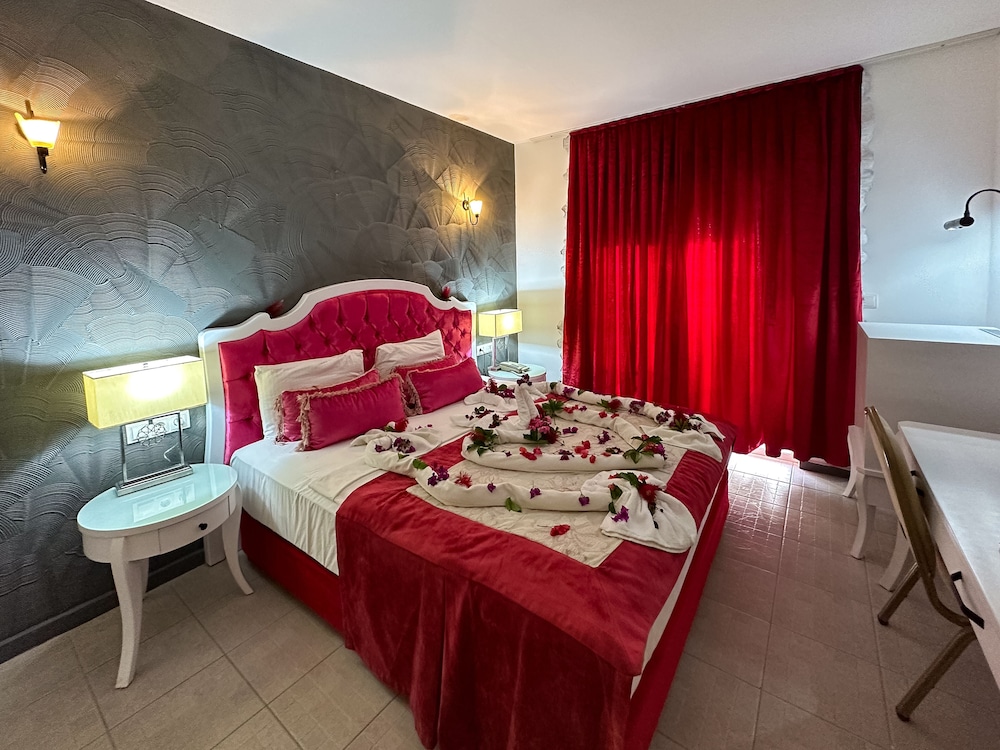 Tiana Beach Tatil Köyü - Her Şey Dahil - Image 44