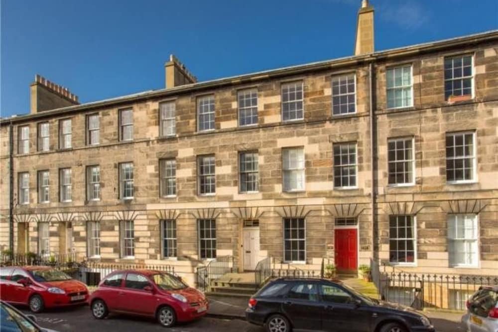 Central New Town Flat, Near Princes Street