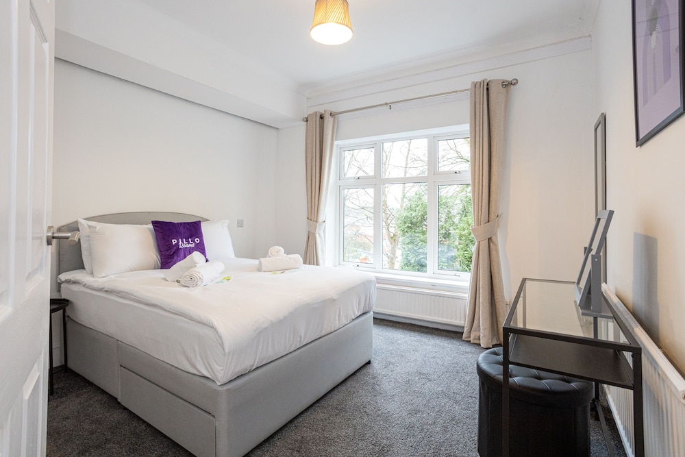 Pillo Rooms - 4BR House near Heaton Park view 5