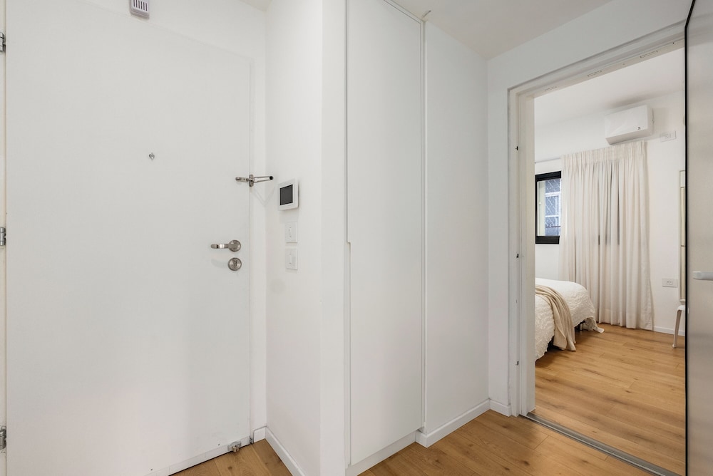 Sunny Chic in TLV Center by Sea N' Rent view 3