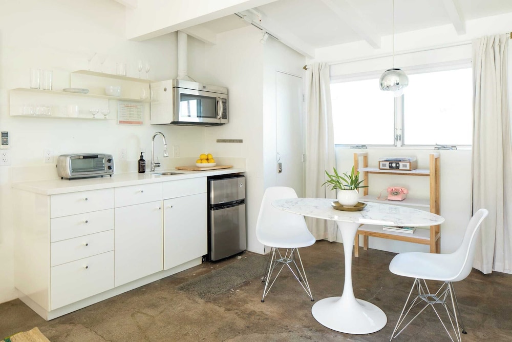 3 Private 1 Bedroom Units at The Wesley! Sleeps 12!