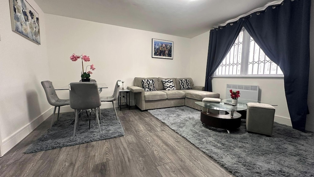 Apartment - Sleeps 4 - City Base - District Line