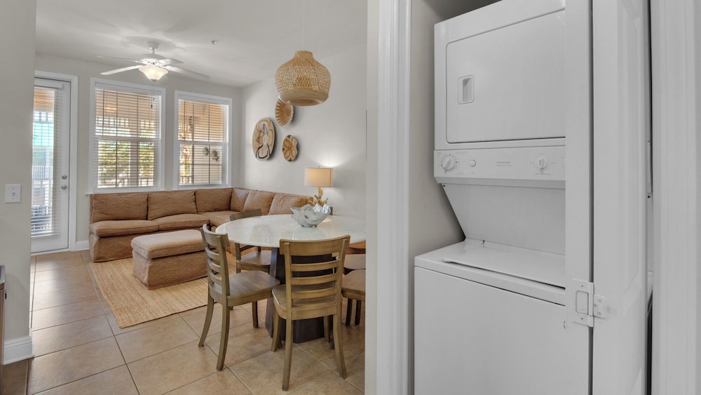 3br/2ba, Sleeps 6, BBQ Grill, Pool, Beach Access + Free Attraction Tickets!