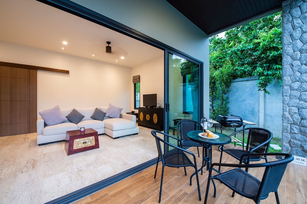 Hotel Acasia Pool Villas Resort Phuket - Image 1