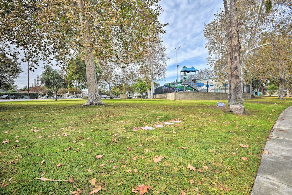 Burbank Vacations - Stylish Modern Burbank Gem w/ Private Yard! - Property Image 9