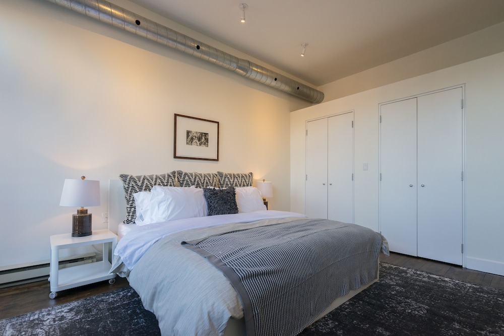 Applewood Suites - The Ossington Loft - Image 4