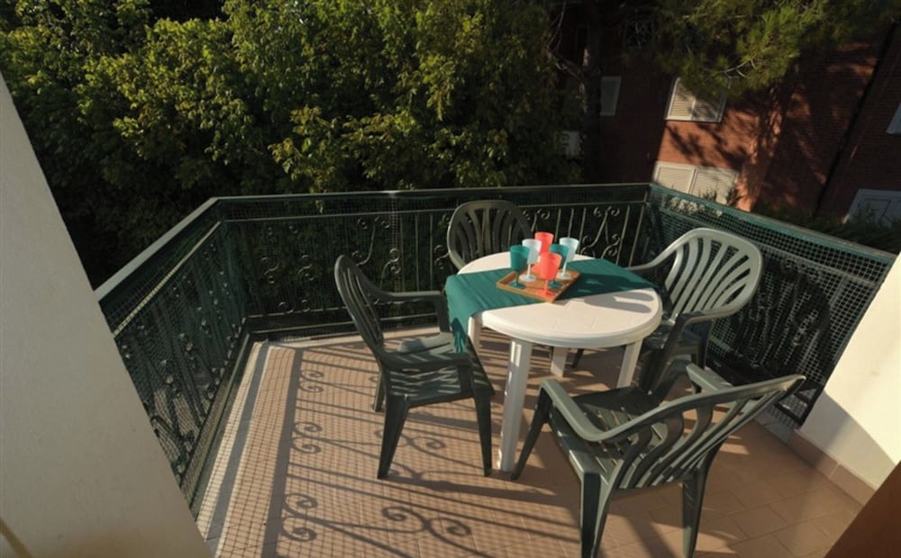 Equipped Flat for 5 Guests in Lignano Pineta With Communal Garden