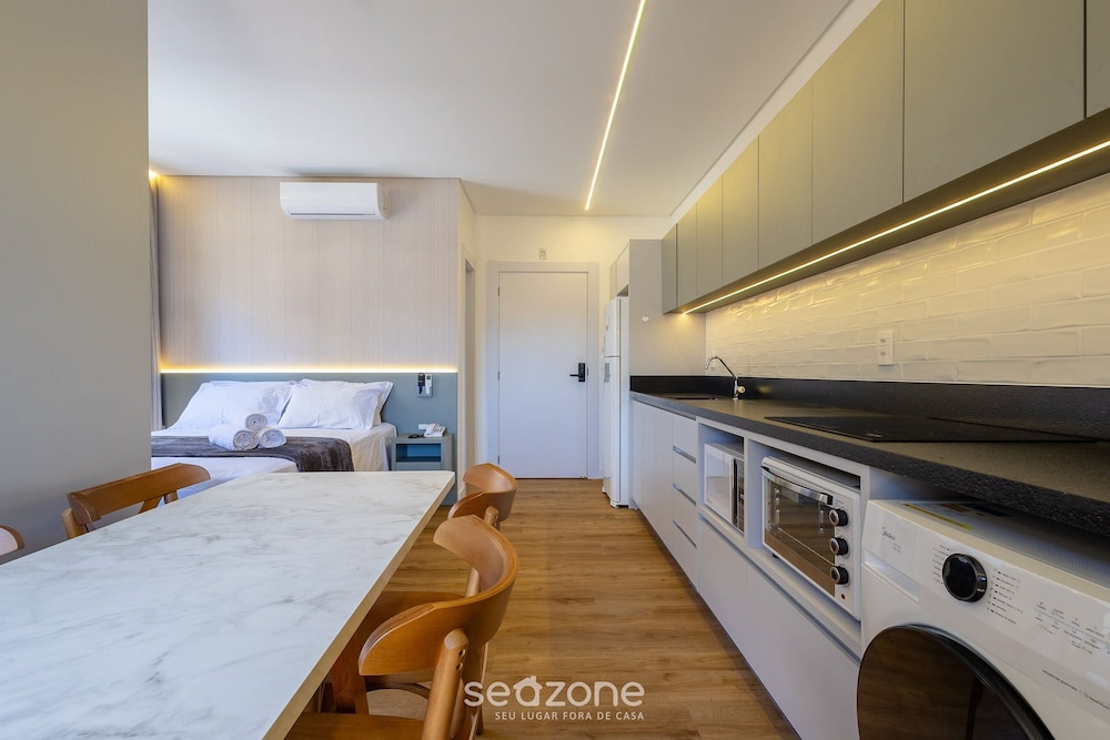 Apartments in a Building With a Pool, 180m From the Beach in Bombinhas - Sfrs