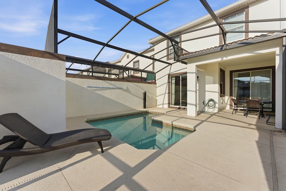 Relaxing 4BR Villa With Pool in Champions Gate