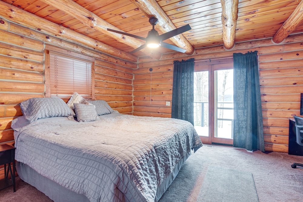 Rhinelander Waterfront Cabin w/ Deck & Fire Pit! view 5