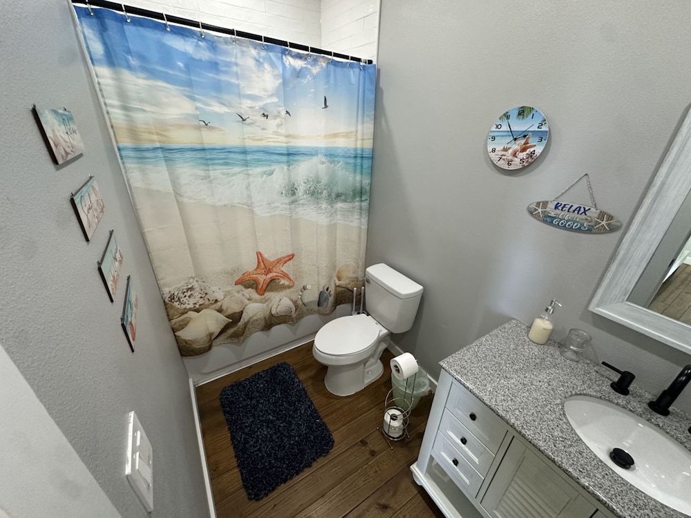 Cozy Seaside Cottage Escape