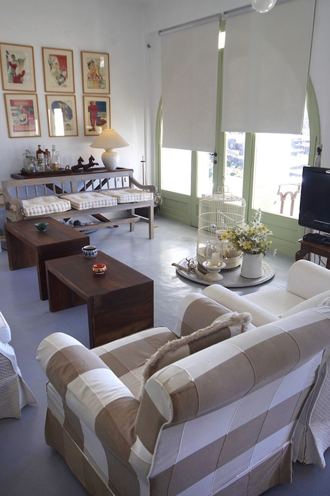 Nena's Art House