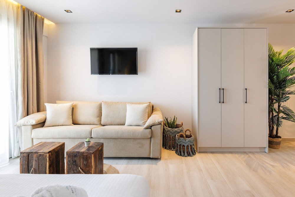 Amalthia Luxury Suites photo 3