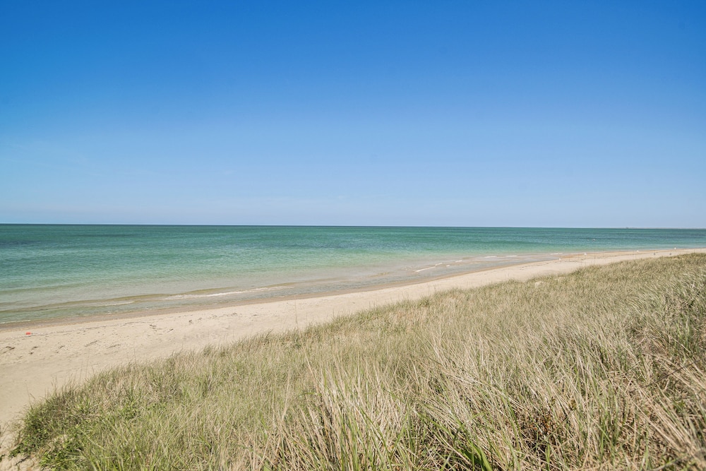 Stunning Ocean View! Beachfront Nantucket Retreat