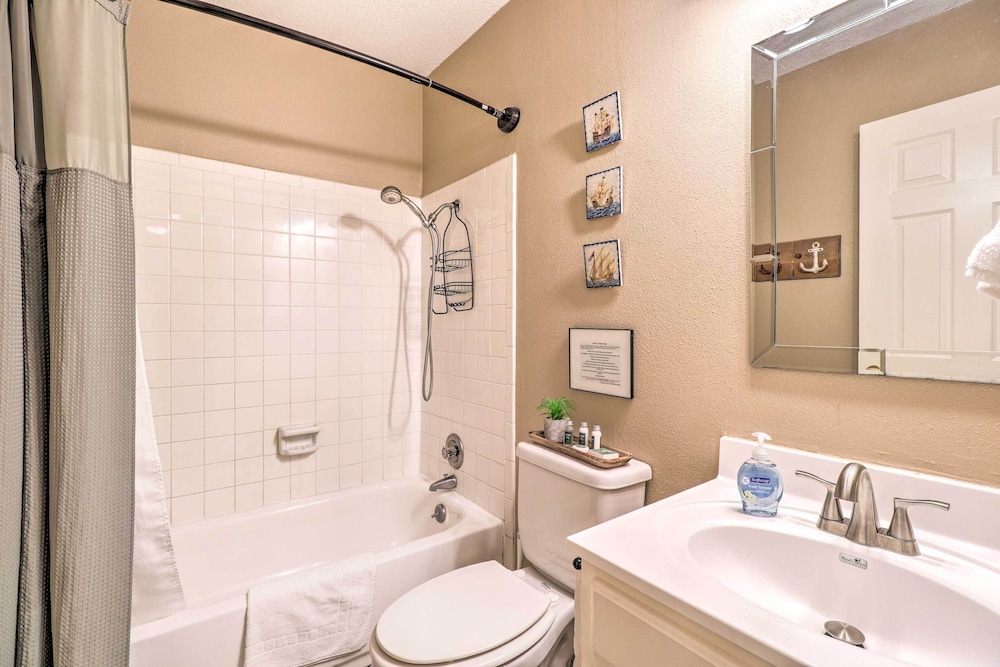 Lakefront Home w/ Point Venture Golf Access! - Property Image 2