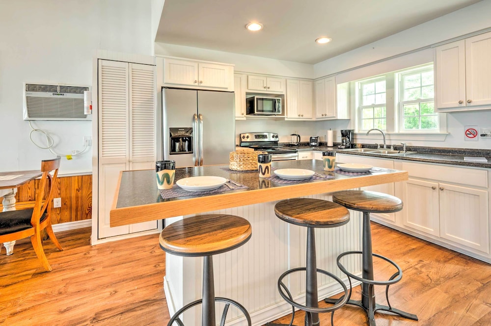 Coastal Escape: Bayfront Home w/ Dock & Views view 5
