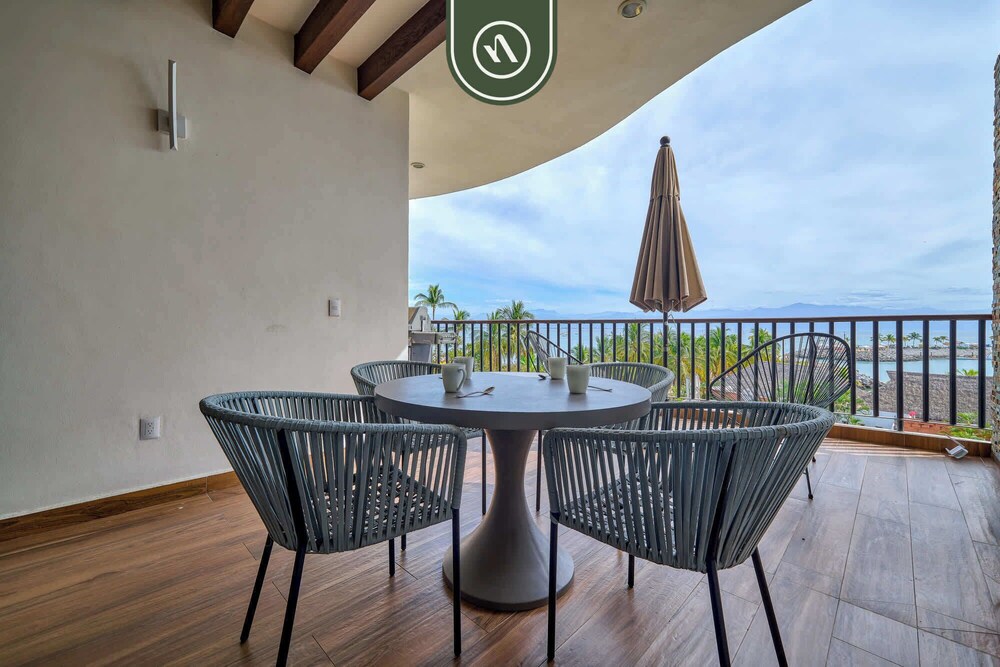 Oceanview 3 BR Condo Near the Beach - Pool