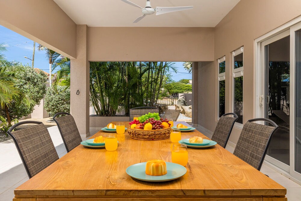 Central 4br3ba Villa w Ocean Views Private Pool