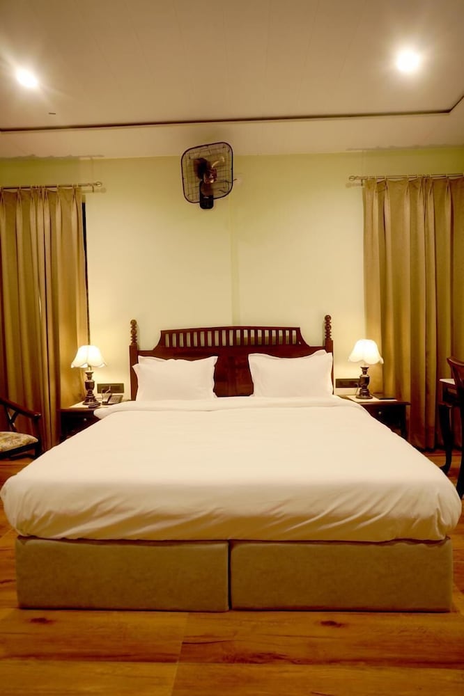 THE CABANA RESORT