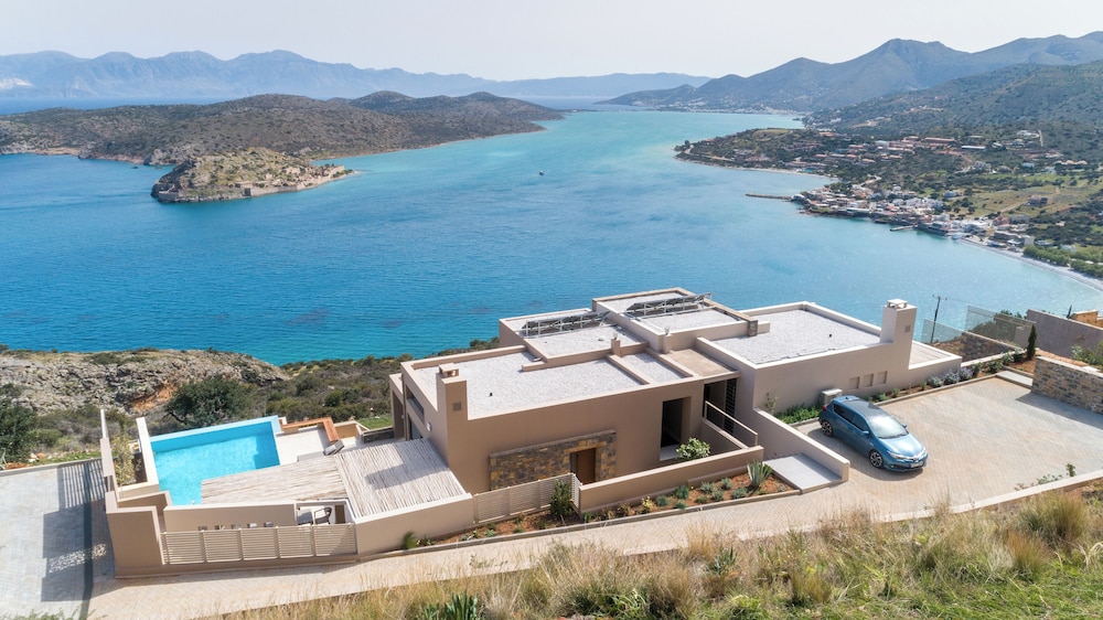 Notiko villas